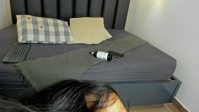 NicoletCherry   online show from 12-01-25, 07:52