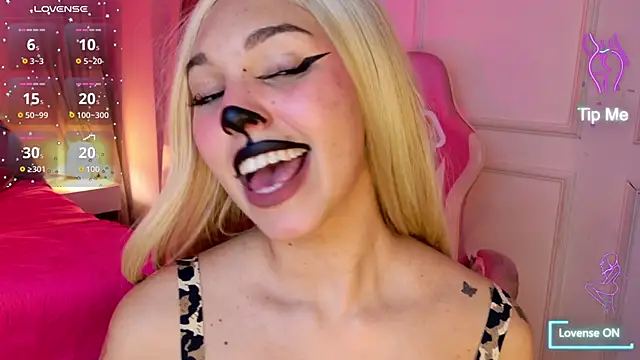 Lynaa love online show from 11-18-25, 08:57