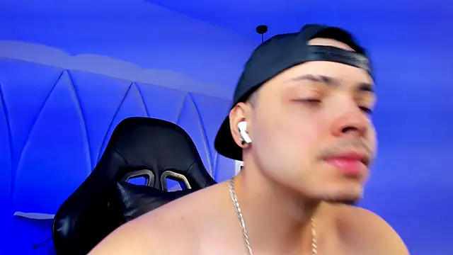 Maxwell Dupont online show from 11-29-25, 04:10