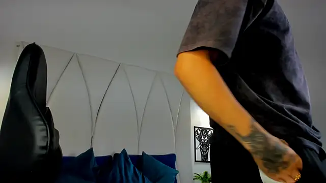 Maxwell Dupont online show from 12-01-25, 07:30