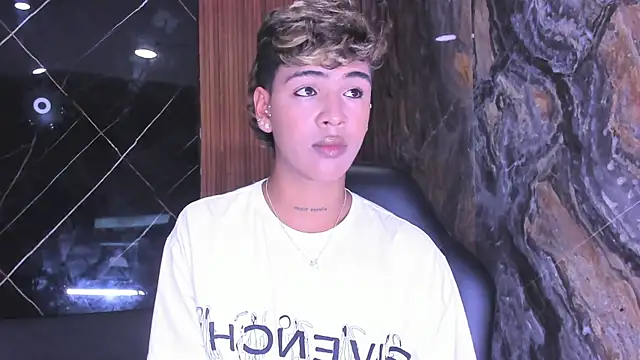 Snapshot of Timmy_Kiing_ chatting on 11-22-25, 08:41 Timmy Kiing online show from 11-22-25, 08:41