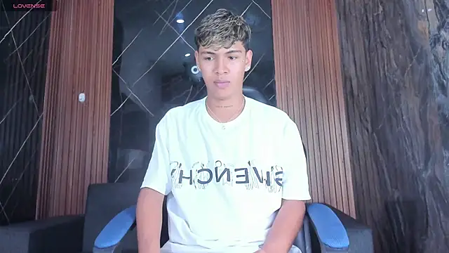 Snapshot of Timmy_Kiing_ chatting on 11-28-25, 08:33 Timmy Kiing online show from 11-28-25, 08:33