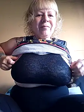 Snapshot of 1milfemma chatting on 11-23-25, 07:35 1milfemma online show from 11-23-25, 07:35