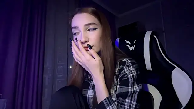 HollyPaw online show from 11-26-25, 08:43