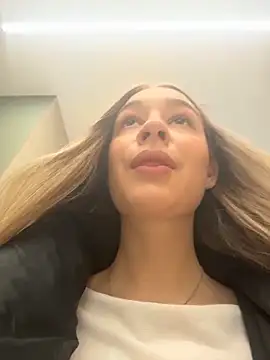 Snapshot of SashaCatt chatting on 03-03-26, 08:09 SashaCatt online show from 03-03-26, 08:09