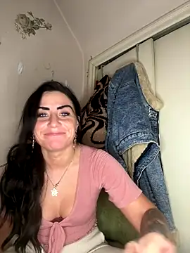 Snapshot of ValayaNoire chatting on 12-14-25, 11:26 ValayaNoire online show from 12-14-25, 11:26