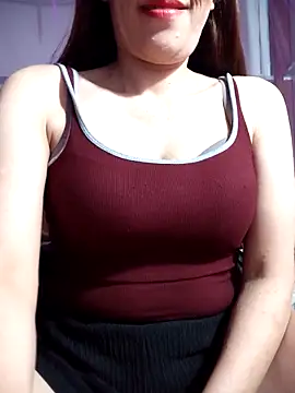 Snapshot of Hini68 chatting on 12-21-25, 01:18 Hini68 online show from 12-21-25, 01:18