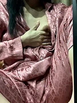 Snapshot of Tiny-122 chatting on 01-15-26, 06:00 Tiny-122 online show from 01-15-26, 06:00