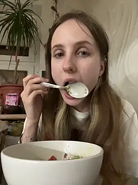 Snapshot of oceaneyes_lilu chatting on 12-13-25, 08:25 oceaneyes lilu online show from 12-13-25, 08:25