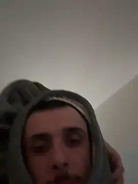 Snapshot of groschibre40100 chatting on 11-23-25, 01:44 groschibre40100 online show from 11-23-25, 01:44