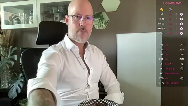 Snapshot of the_new_fit_rubinho chatting on 05-21-26, 07:48 the new fit rubinho online show from 05-21-26, 07:48