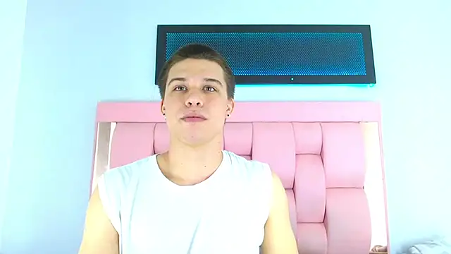 Snapshot of Liam_York_ chatting on 12-05-25, 07:43 Liam York online show from 12-05-25, 07:43