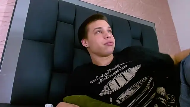 Snapshot of Liam_York_ chatting on 12-14-25, 08:02 Liam York online show from 12-14-25, 08:02