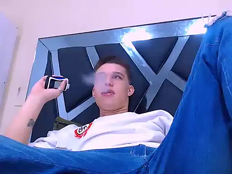 Snapshot of Liam_York_ chatting on 12-22-25, 08:39 Liam York online show from 12-22-25, 08:39