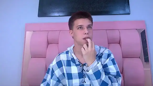 Snapshot of Liam_York_ chatting on 01-08-26, 07:49 Liam York online show from 01-08-26, 07:49