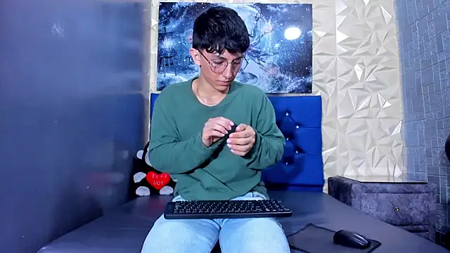 ElanGiraldo online show from 04-18-26, 09:48