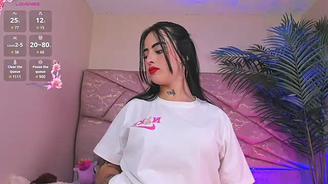  Naomi Fox  online show from 12-20-25, 04:52