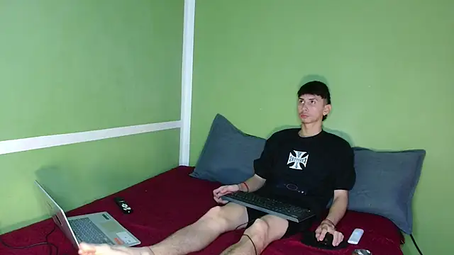 Snapshot of Kurt_williams1 chatting on 12-05-25, 02:14 Kurt williams1 online show from 12-05-25, 02:14