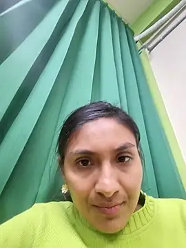 Snapshot of Uvit chatting on 05-05-26, 01:46 Uvit online show from 05-05-26, 01:46