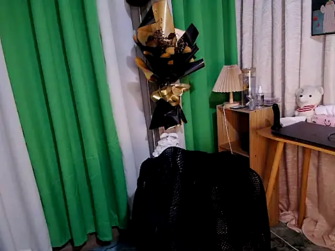 ur hot jenelle online show from 04-09-26, 07:19