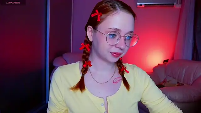 Snapshot of Erica_Nelson chatting on 05-17-26, 01:25 Erica Nelson online show from 05-17-26, 01:25