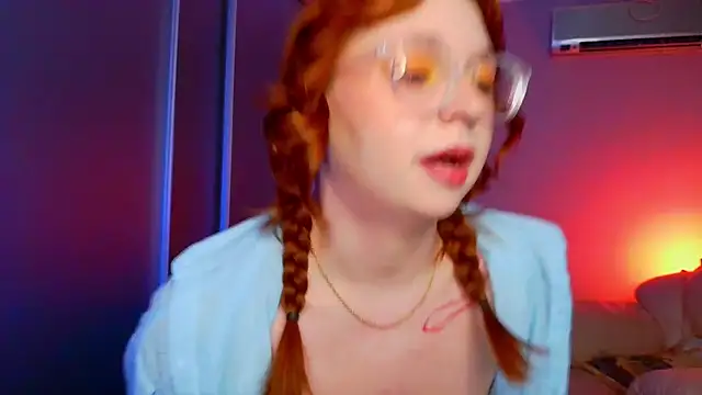 Snapshot of Erica_Nelson chatting on 06-05-26, 04:30 Erica Nelson online show from 06-05-26, 04:30