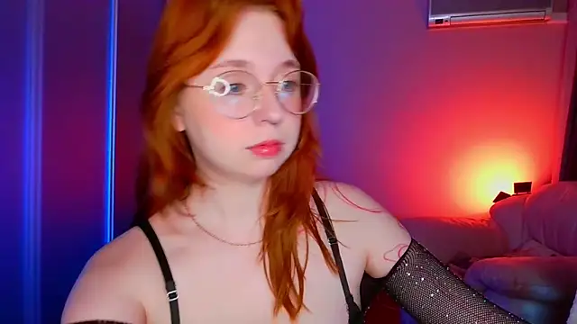 Snapshot of Erica_Nelson chatting on 06-12-26, 01:48 Erica Nelson online show from 06-12-26, 01:48