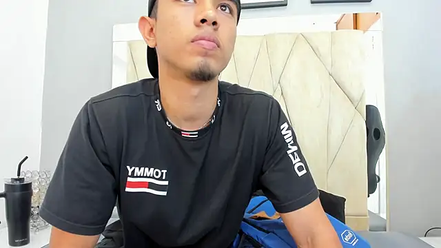 Snapshot of Ashton__Montana chatting on 11-21-25, 08:29 Ashton Montana online show from 11-21-25, 08:29