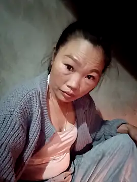 Snapshot of blonde_blg chatting on 12-18-25, 12:17 blonde blg online show from 12-18-25, 12:17