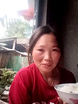 Snapshot of blonde_blg chatting on 12-21-25, 10:33 blonde blg online show from 12-21-25, 10:33