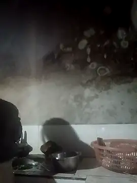 Snapshot of blonde_blg chatting on 12-21-25, 10:39 blonde blg online show from 12-21-25, 10:39