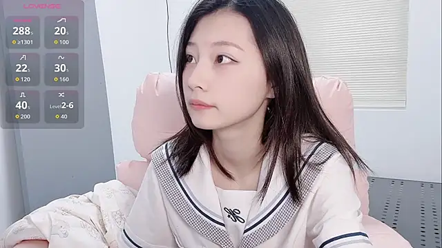 Snapshot of lris-Beauty chatting on 12-14-25, 02:17 lris-Beauty online show from 12-14-25, 02:17