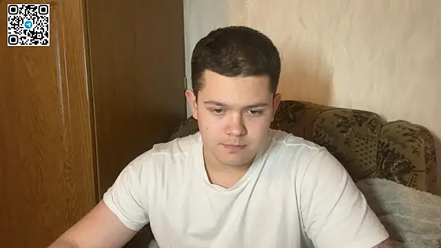 Snapshot of CuteButNaughty_ chatting on 03-06-26, 09:00 CuteButNaughty online show from 03-06-26, 09:00