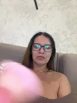 Snapshot of Milana8263 chatting on 07-11-26, 07:05 Milana8263 online show from 07-11-26, 07:05