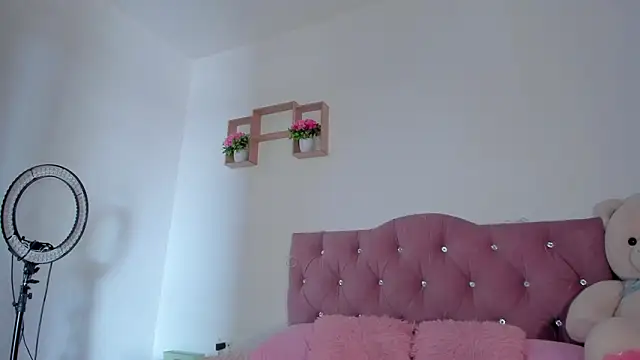 Snapshot of vanessa_sexyhot_ chatting on 01-18-26, 03:05 vanessa sexyhot online show from 01-18-26, 03:05