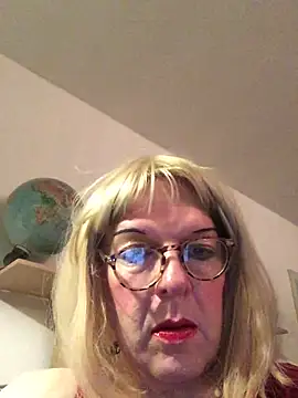 simone xdressing online show from 11-16-25, 01:11