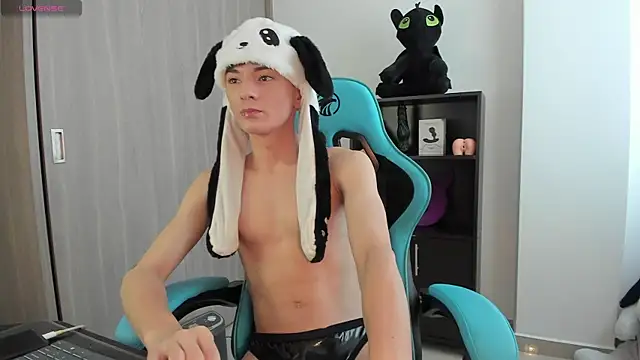 Snapshot of RYO_BLEU_ chatting on 05-21-26, 08:27 RYO BLEU online show from 05-21-26, 08:27