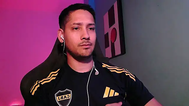 Snapshot of Abruptoinusual chatting on 11-19-25, 10:43 Abruptoinusual online show from 11-19-25, 10:43