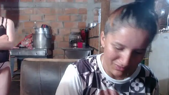 Snapshot of Sra_Angelina chatting on 05-17-26, 07:39 Sra Angelina online show from 05-17-26, 07:39