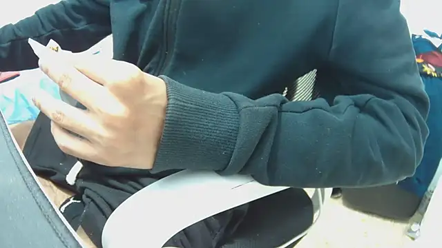 Snapshot of Calavera2001 chatting on 11-11-25, 02:22 Calavera2001 online show from 11-11-25, 02:22