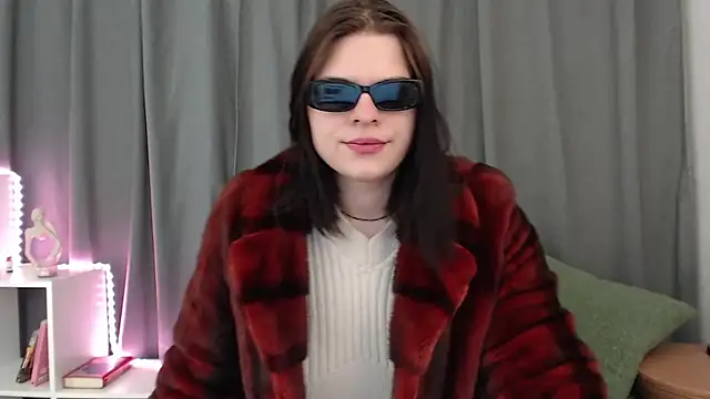 Snapshot of Dona_Mafia chatting on 11-18-25, 11:15 Dona Mafia online show from 11-18-25, 11:15