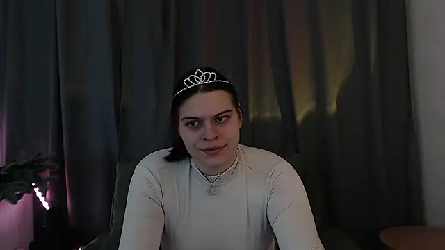 Snapshot of Dona_Mafia chatting on 12-13-25, 10:48 Dona Mafia online show from 12-13-25, 10:48