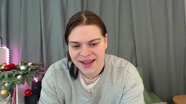 Snapshot of Dona_Mafia chatting on 12-16-25, 09:42 Dona Mafia online show from 12-16-25, 09:42