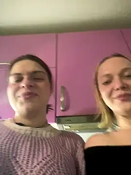 Snapshot of Dona_Mafia chatting on 12-21-25, 07:04 Dona Mafia online show from 12-21-25, 07:04