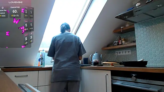 Snapshot of your__gena chatting on 12-22-25, 10:56 your gena online show from 12-22-25, 10:56