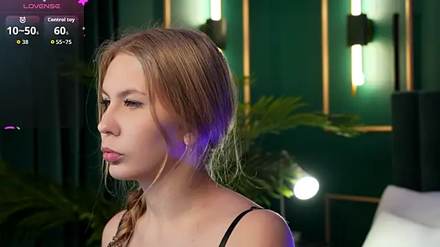 Snapshot of Rosa_Evans chatting on 11-29-25, 04:32 Rosa Evans online show from 11-29-25, 04:32