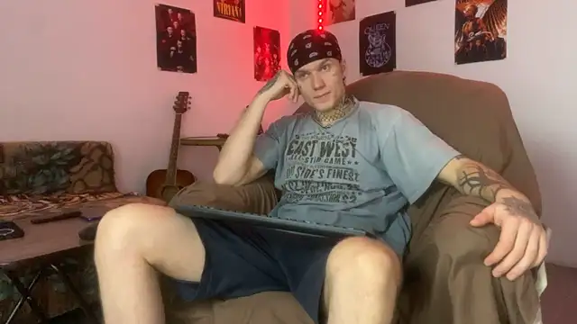 Snapshot of Huntall77 chatting on 12-20-25, 02:29 Huntall77 online show from 12-20-25, 02:29