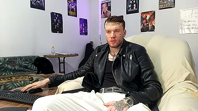 Snapshot of Huntall77 chatting on 01-07-26, 10:40 Huntall77 online show from 01-07-26, 10:40