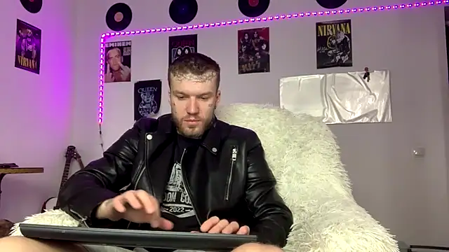 Huntall77 online show from 03-06-26, 04:53