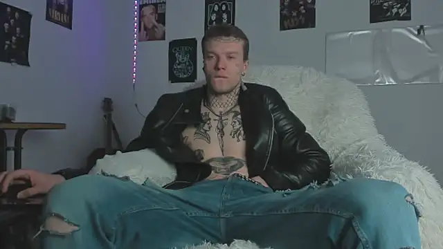 Huntall77 online show from 04-12-26, 06:18